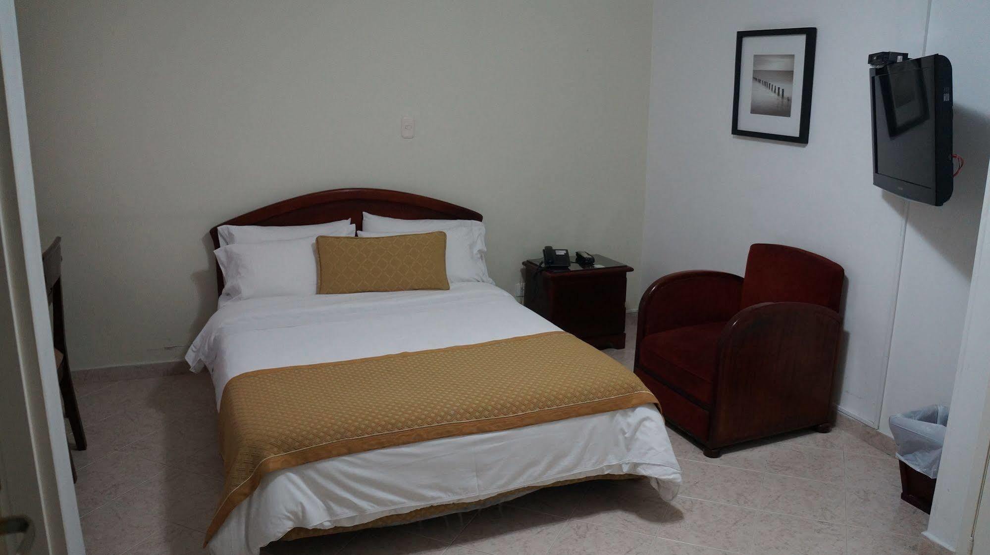 Hotel Lukas 麦德林 外观 照片